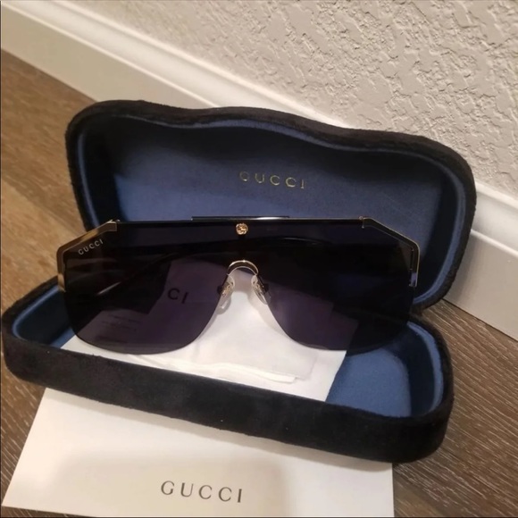 Gucci Sunglasses - Picture 4 of 15
